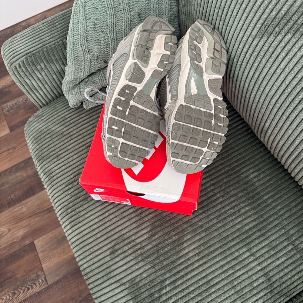 Nike Zoom Vomero 5 Sneakers - Picture 3 of 4